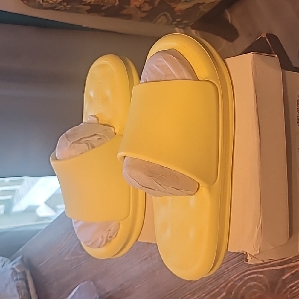NIB Beach Slides By J/Slides Yellow Cushioned Slides Size 9